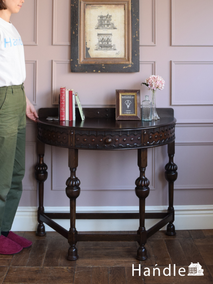 英国アンティークのコンソールテーブル