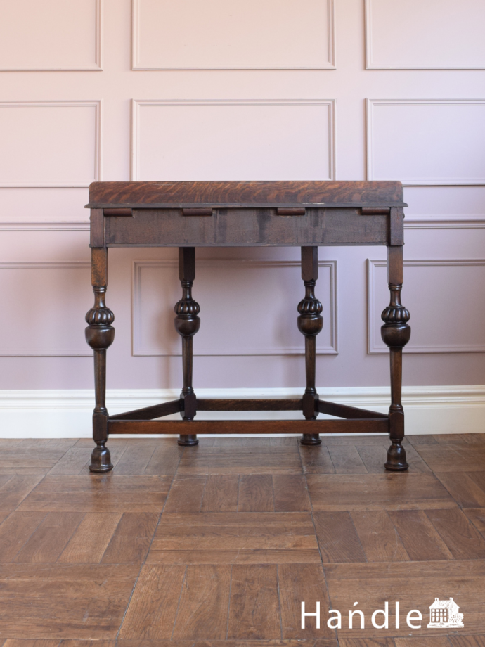 コンソールテーブルの後ろ姿