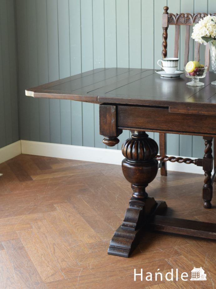 伸長式のおしゃれなアンティークテーブル