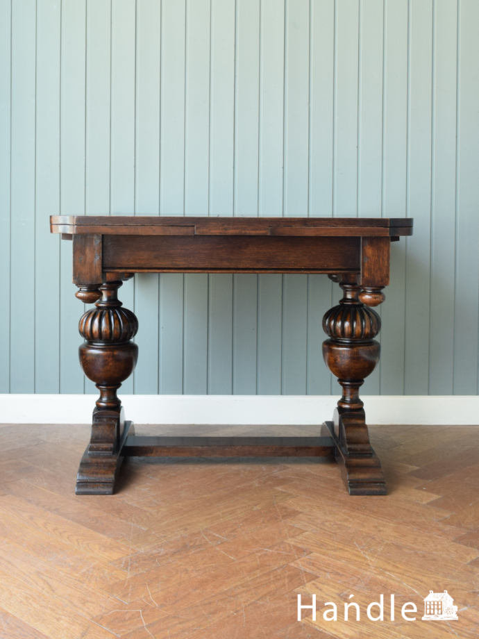 伸長式テーブルの側面