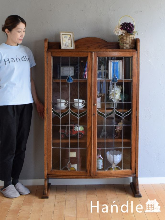 英国アンティークのキャビネット