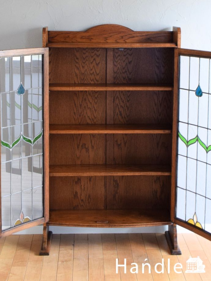 キャビネットの扉の中