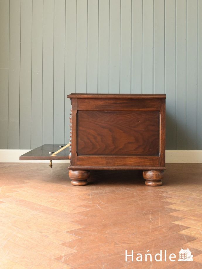 サイドボードの側面