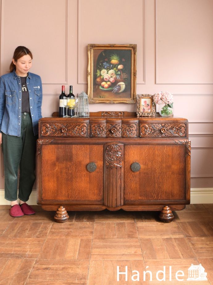 英国アンティークのサイドボード