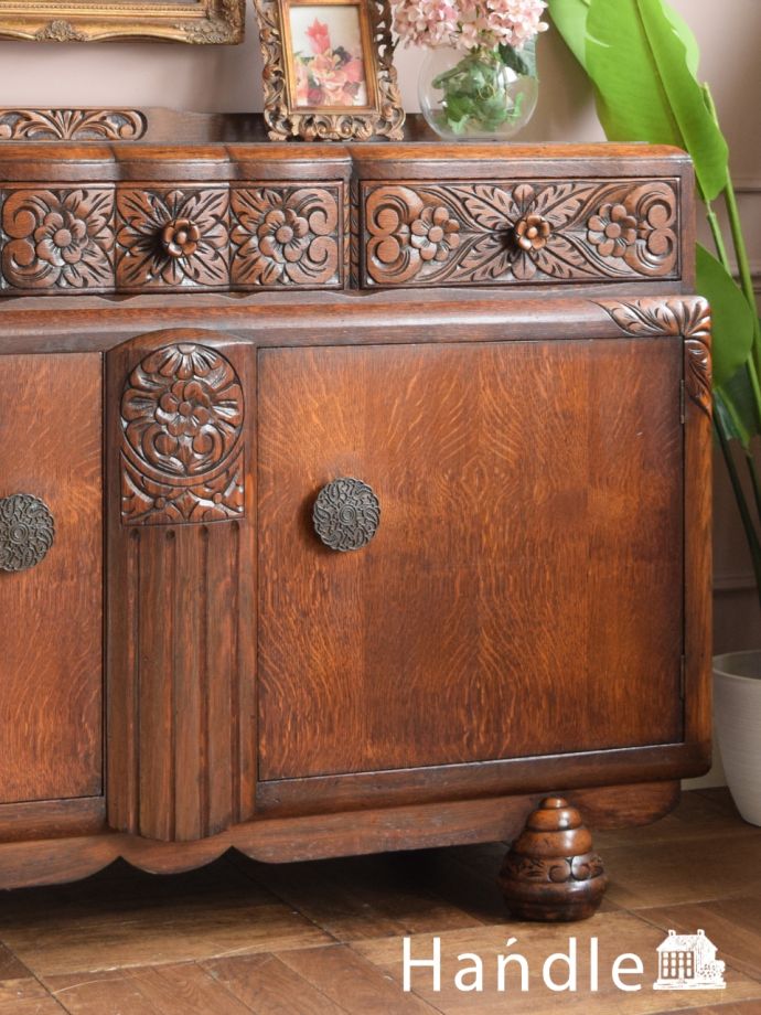 アンティーク家具らしさが漂うサイドボード