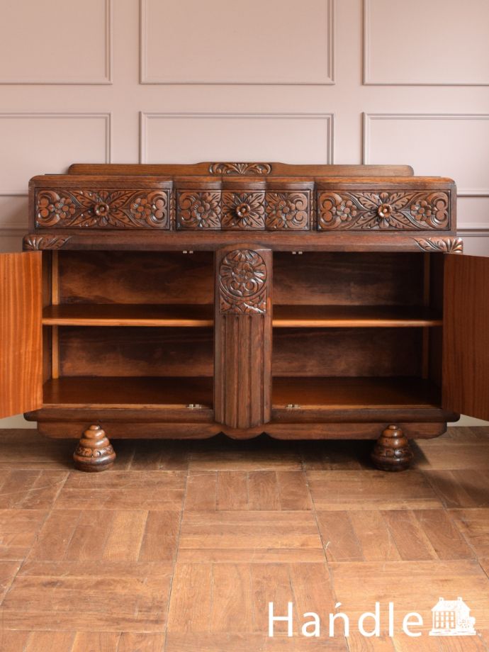 アンティークキャビネットの扉の中