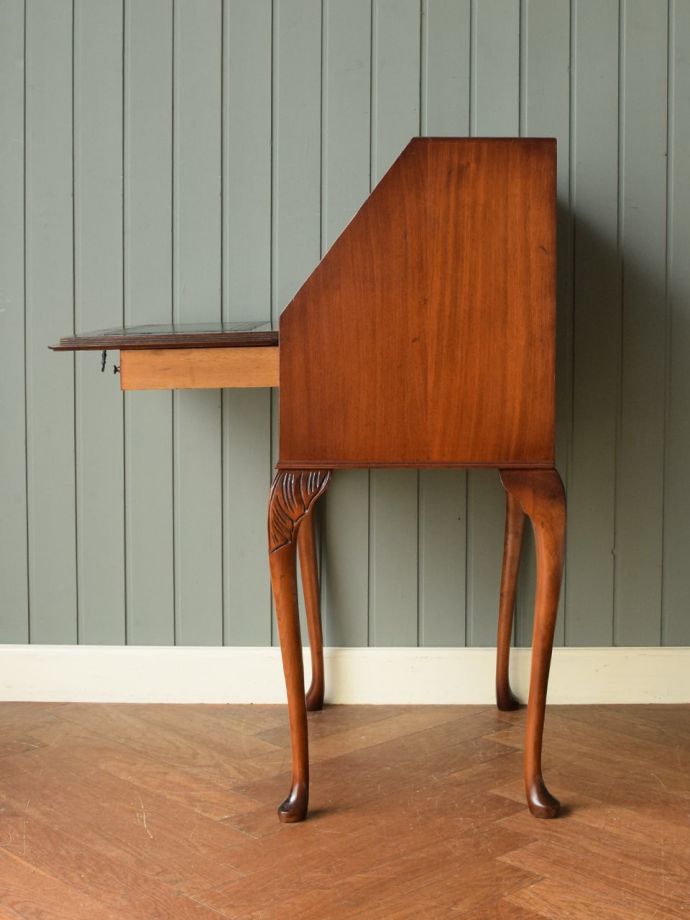 杢目が美しいアンティークのレディデスク、ウォールナット材の