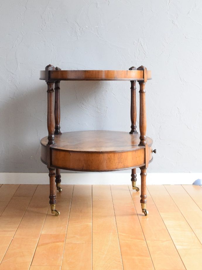 オープンシェルフの側面