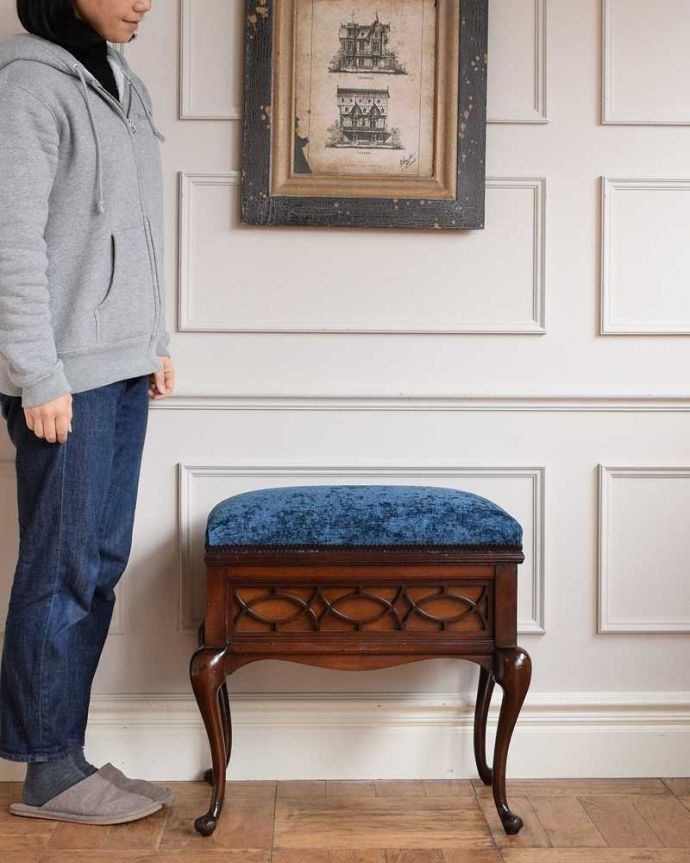 イギリスの収納付アンティークチェア、布張りの優雅なピアノスツール(q