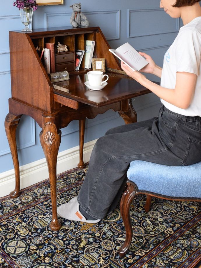 英国アンティークのライティングビューロー、オーク材とウォールナット