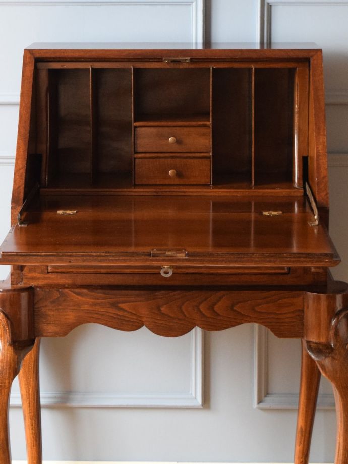 英国アンティークのライティングビューロー、オーク材とウォールナット