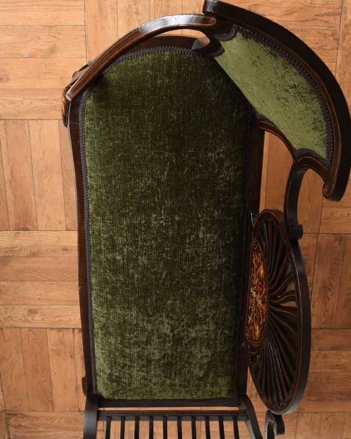 セティ・ソファ・ベンチ　アンティーク チェア　象嵌も装飾も施された究極に美しいイギリスアンティークの椅子（セティ）。新しい生地で張り替えました修復の際、一度、古い生地を剥がして木製部分を組みなおしし、強度を持たせてから新しい生地で張り替えました。(q-326-c)