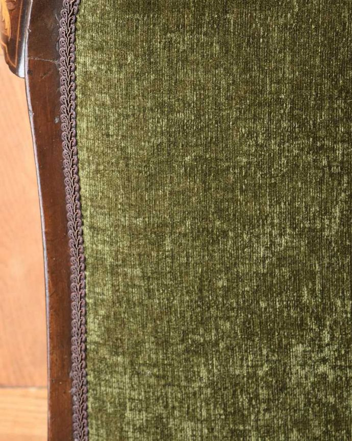 セティ・ソファ・ベンチ　アンティーク チェア　象嵌も装飾も施された究極に美しいイギリスアンティークの椅子（セティ）。生地のセレクトもこだわりました優雅なセティの雰囲気そのままに、一番似合う貼り座をじっくり選びました。(q-326-c)