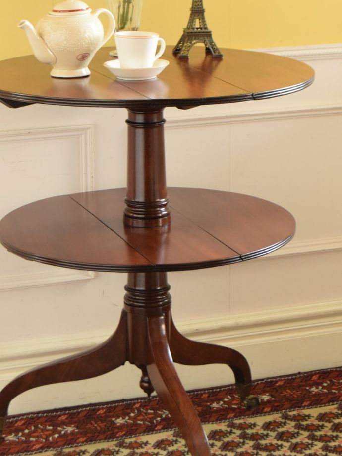 英国アンティークの美しいダムウェイター、拡張式バタフライタイプの2