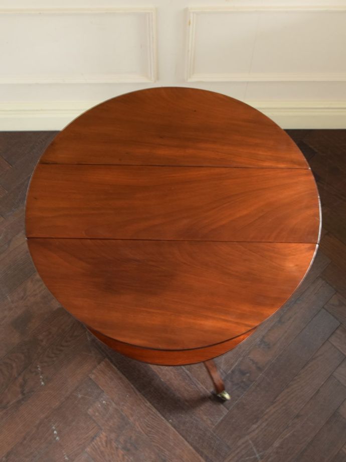 アンティークのテーブルの天板