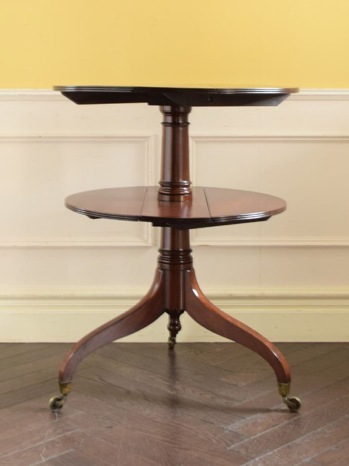 英国アンティークの美しいダムウェイター、拡張式バタフライタイプの2