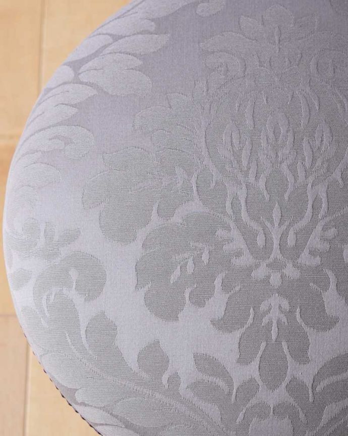 スツール・オットマン アンティーク チェア 彫刻が美しい英国で見つけたアンティークスツール(ピアノスツール)。生地のセレクトもこだわりました優雅なスツールの雰囲気がそのままになるよう、生地のセレクトにはこだわりました。(q-328-c)