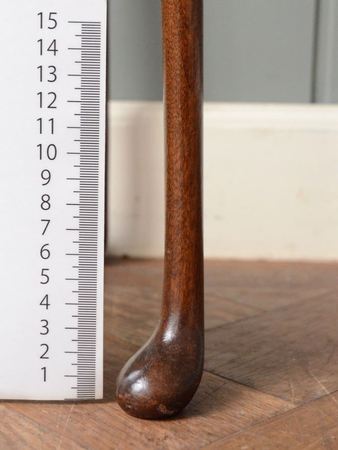 アンティークテーブルの脚