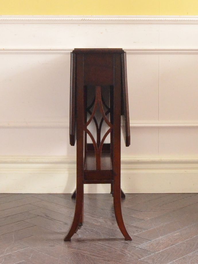 折り畳み式テーブルの側面