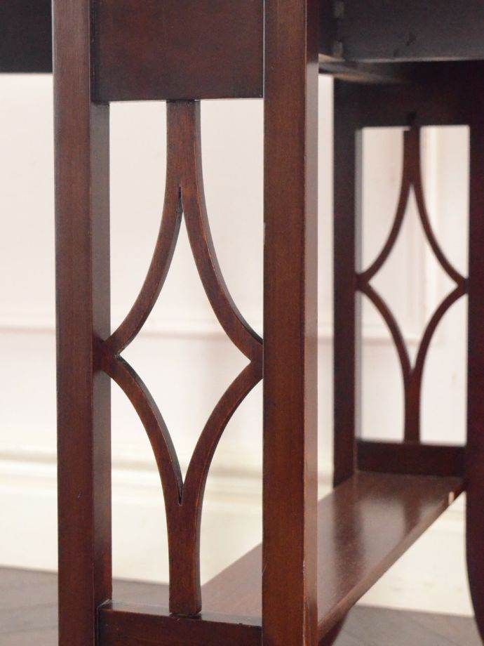 アンティークテーブルの装飾