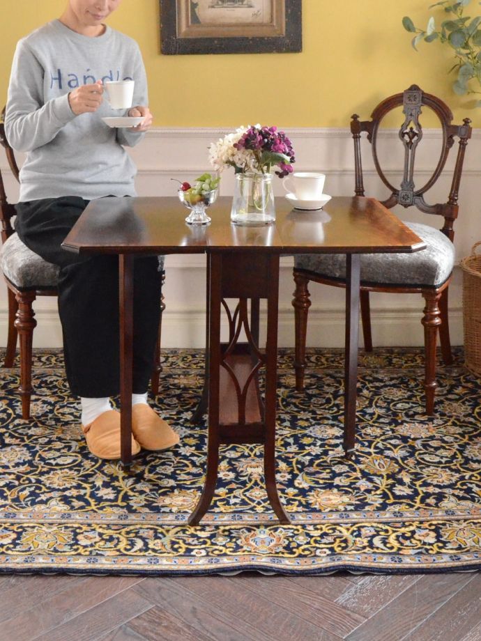 アンティークのゲートレッグテーブル