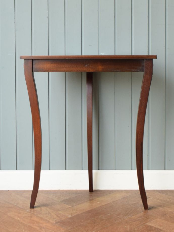 コンソールテーブルの後ろ姿