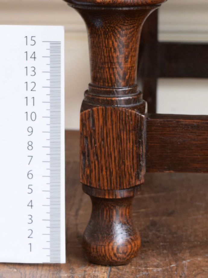 英国アンティークの3段チェスト、装飾が美しいオーク材の洋服タンス(q