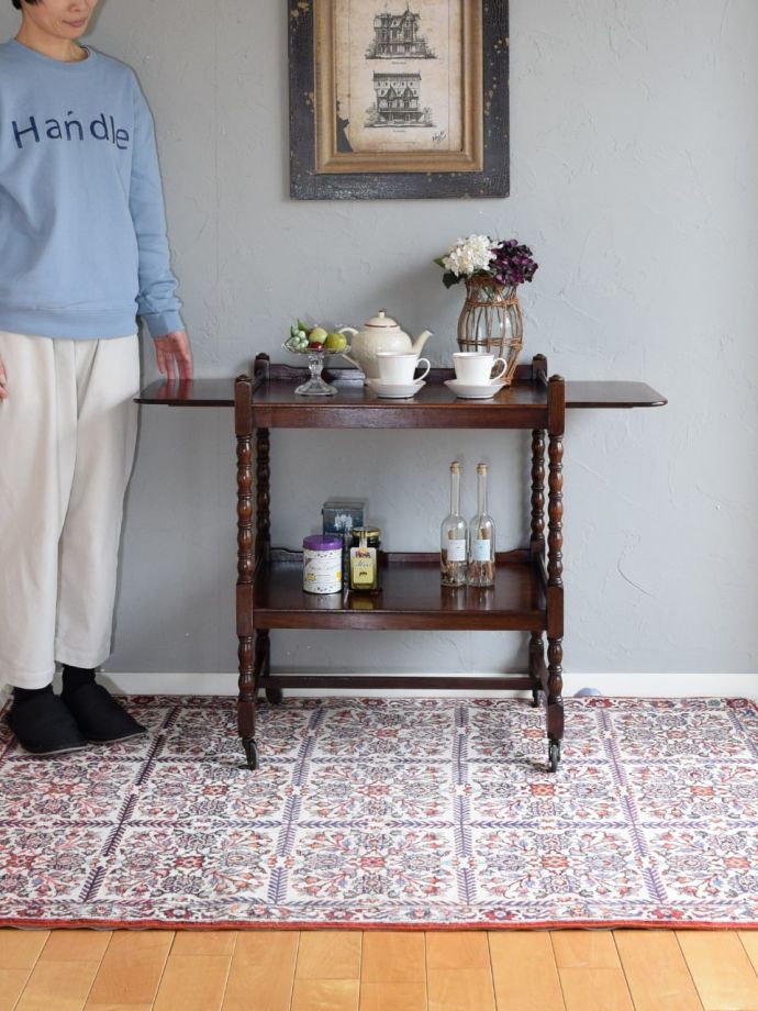 英国アンティークのワゴン