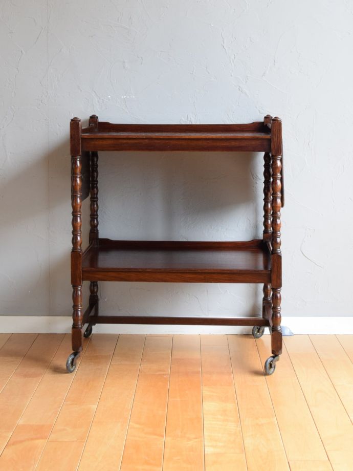 アンティークワゴンの側面