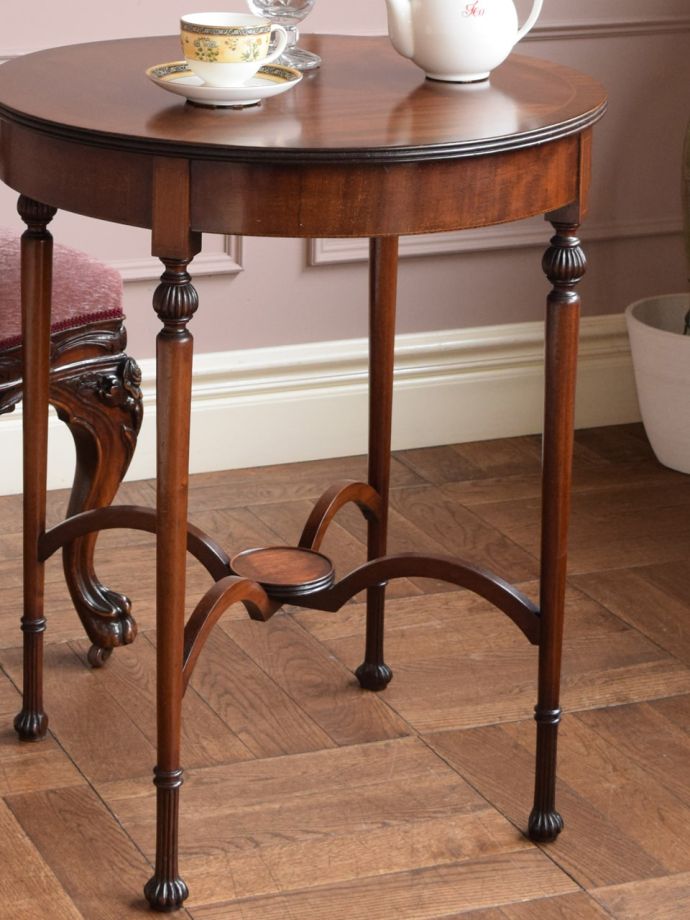 英国のアンティーク家具らしいデザイン