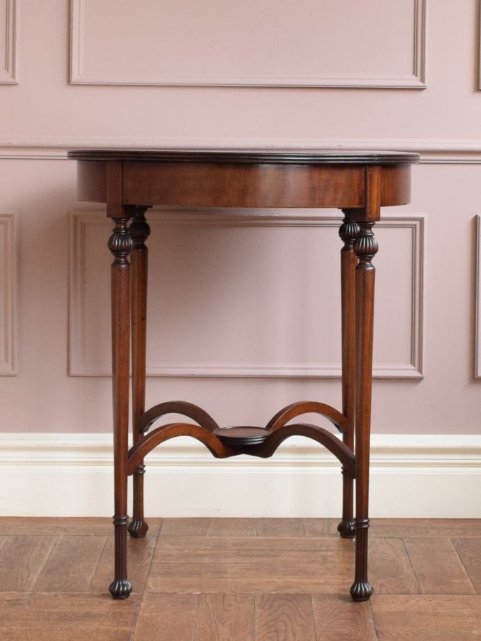 アンティーク家具の側面