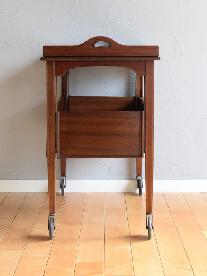 アンティークワゴンの側面