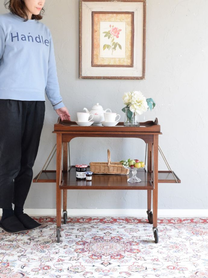 英国アンティークのワゴン