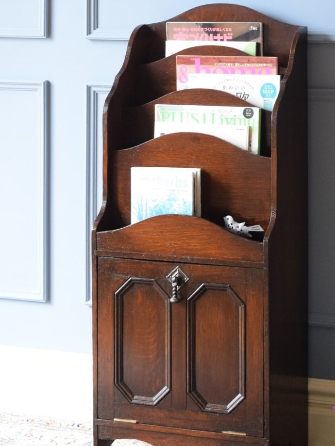 マガジンラック付きの本棚