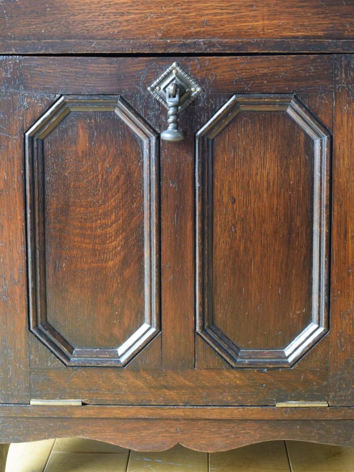 アンティーク家具の彫