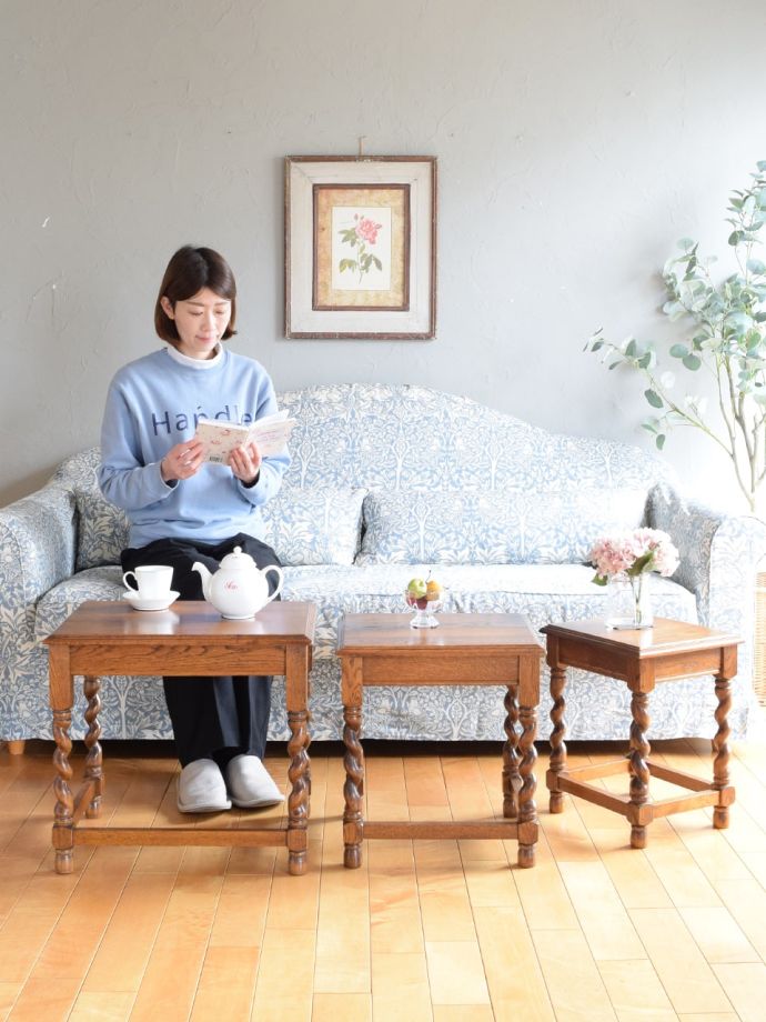 アンティークのネストテーブル