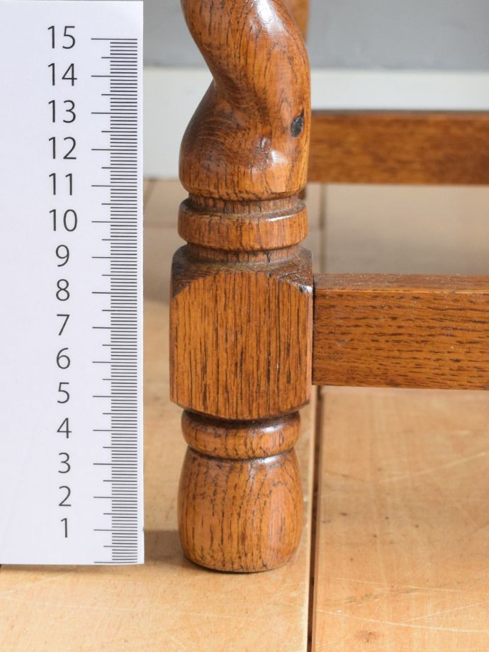 アンティークテーブルの脚