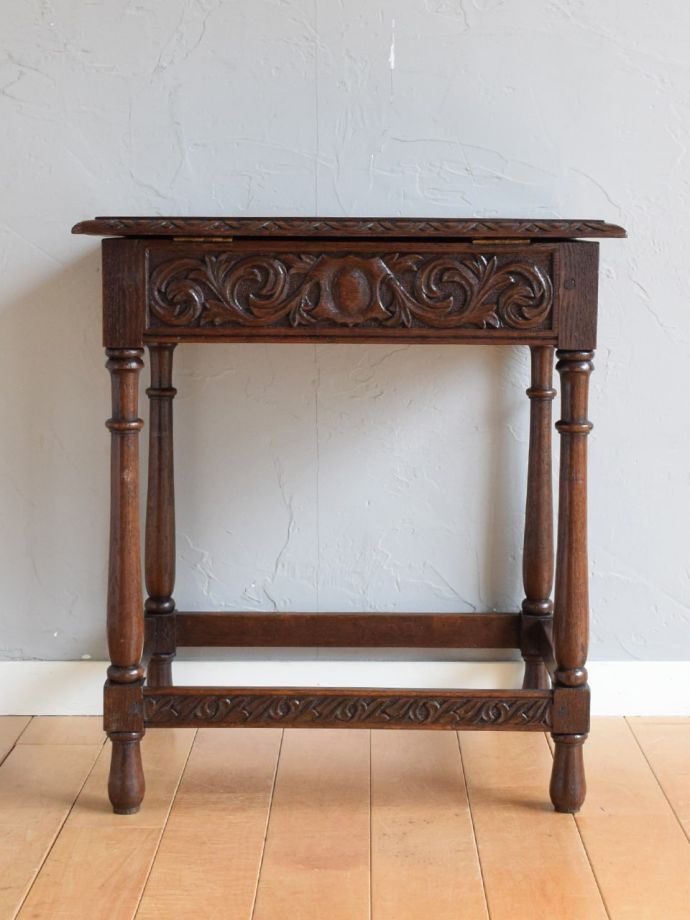 どこから見てもキレイなサイドテーブル