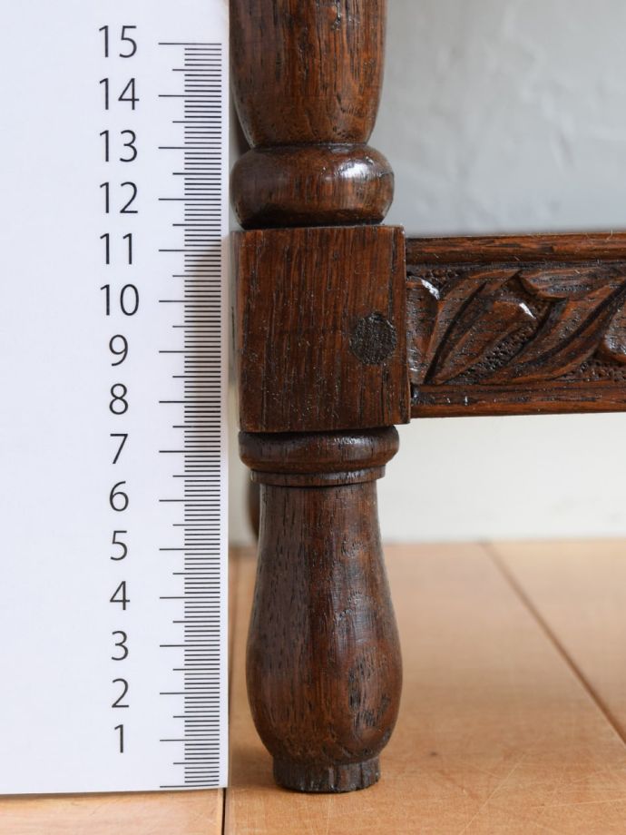 アンティークテーブルの脚