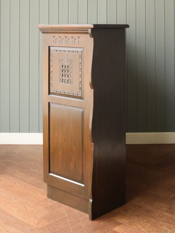 カウンターの側面