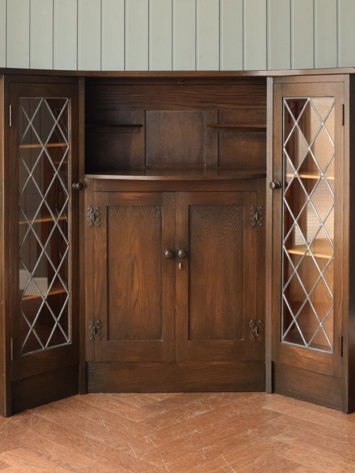 カウンターの扉