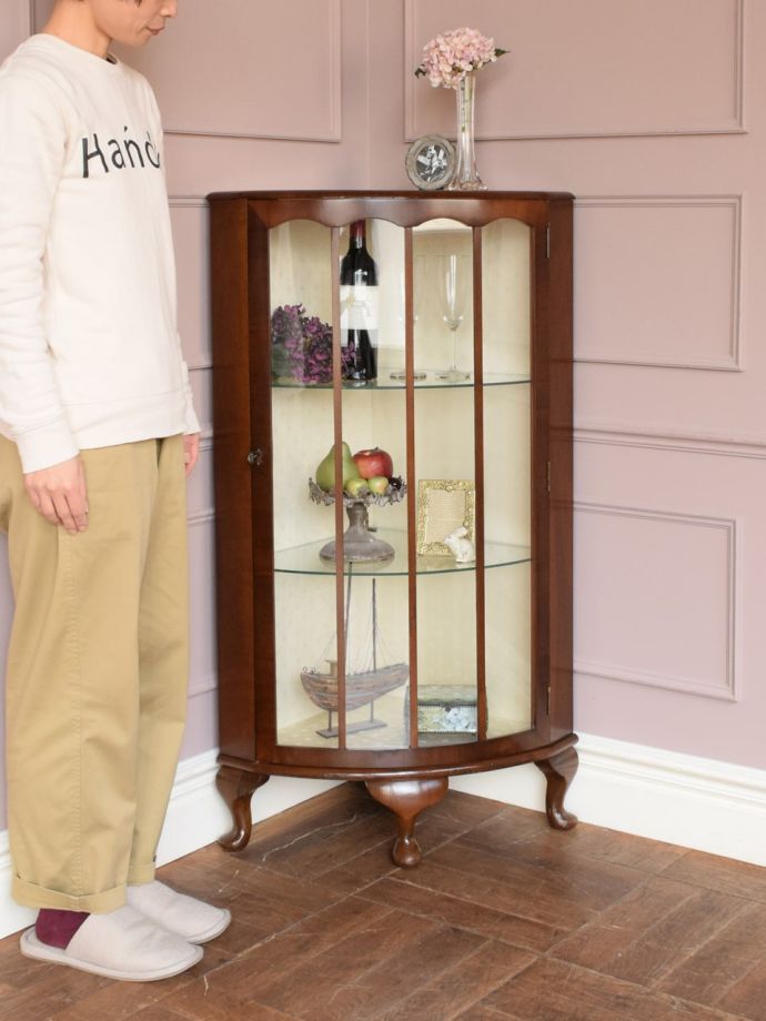 英国アンティークのガラスキャビネット