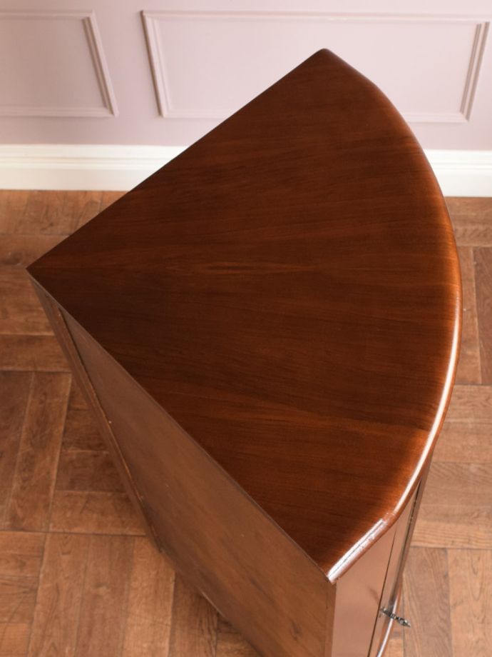 アンティーク家具の形