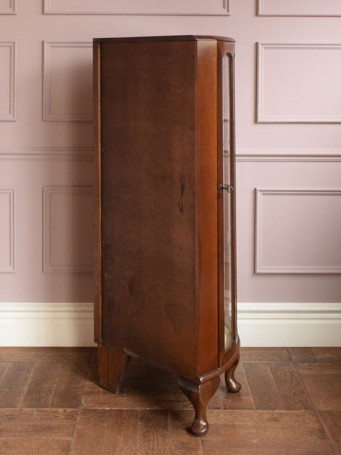 キャビネットの側面