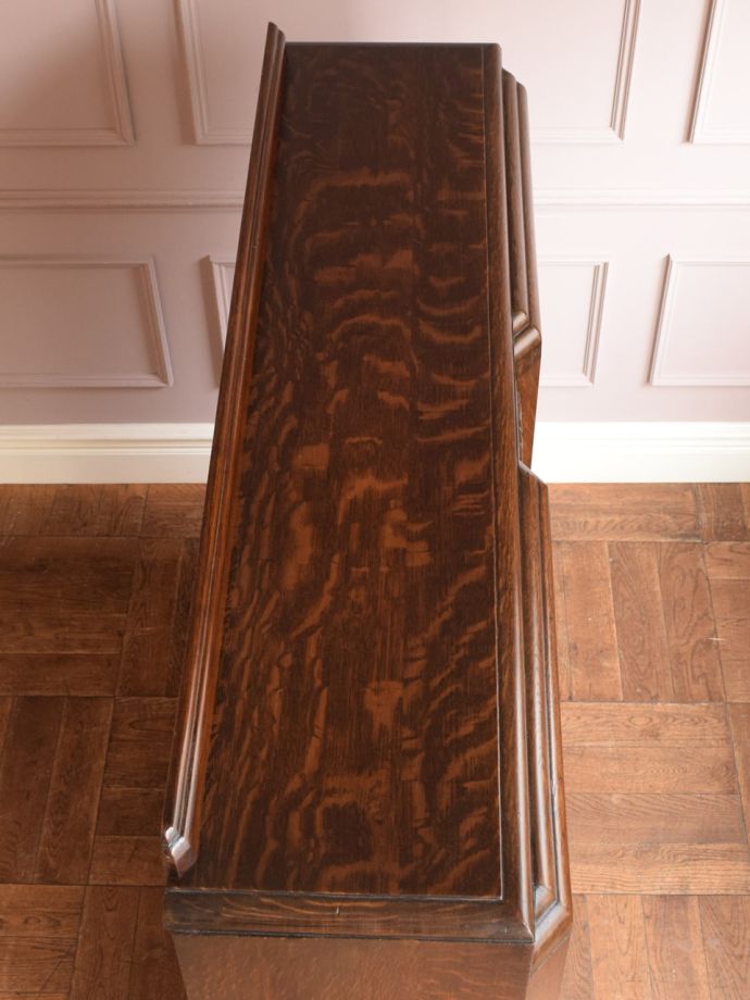 キャビネットの天板