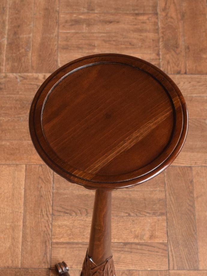 アンティークのプランツスタンドの天板