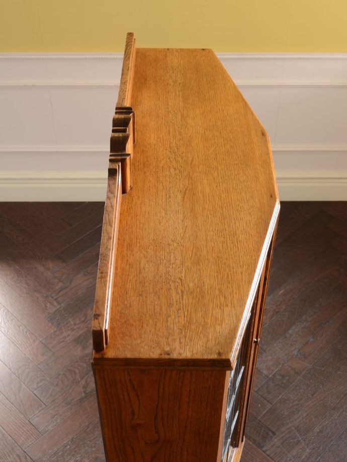 キャビネットの天板