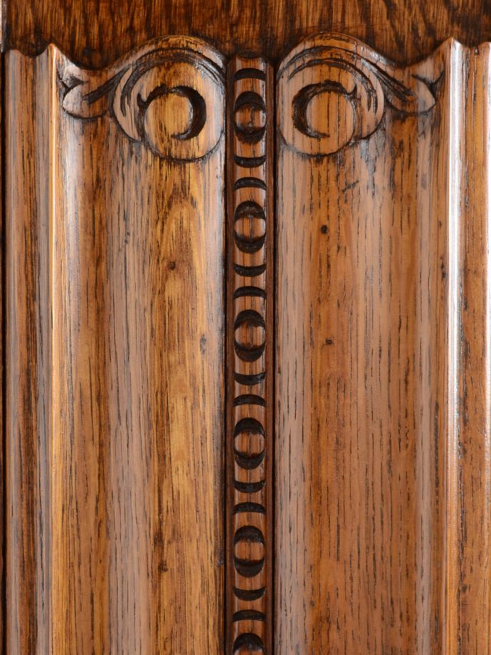 アンティーク家具らしい装飾