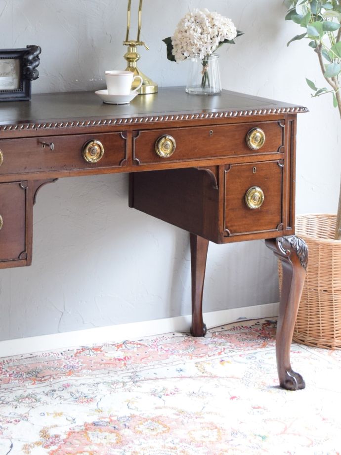 アンティークデスクの美しい木目