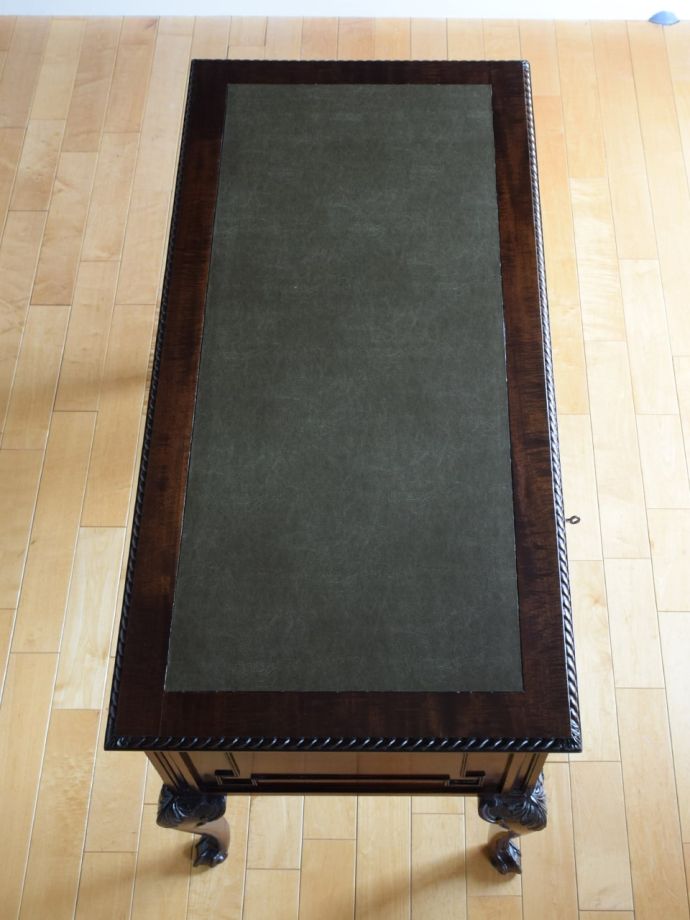 書斎机の美しい天板